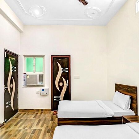 Nv Palace Hotel Vrindavan Luaran gambar