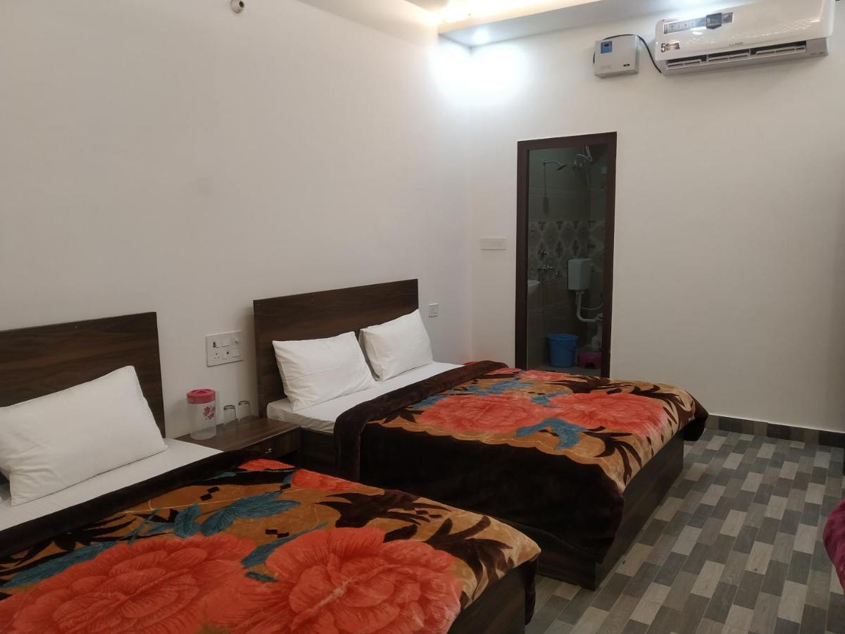 Nv Palace Hotel Vrindavan Luaran gambar