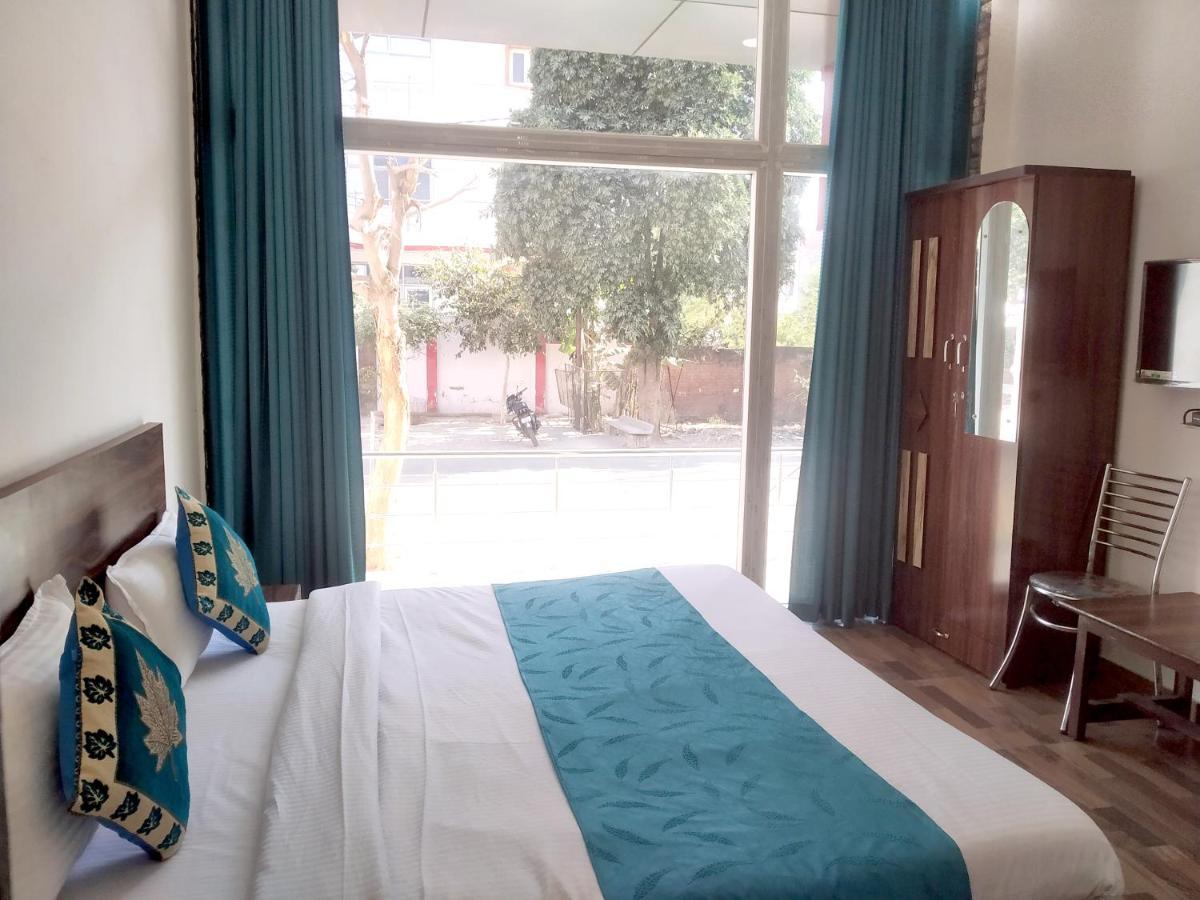 Nv Palace Hotel Vrindavan Luaran gambar