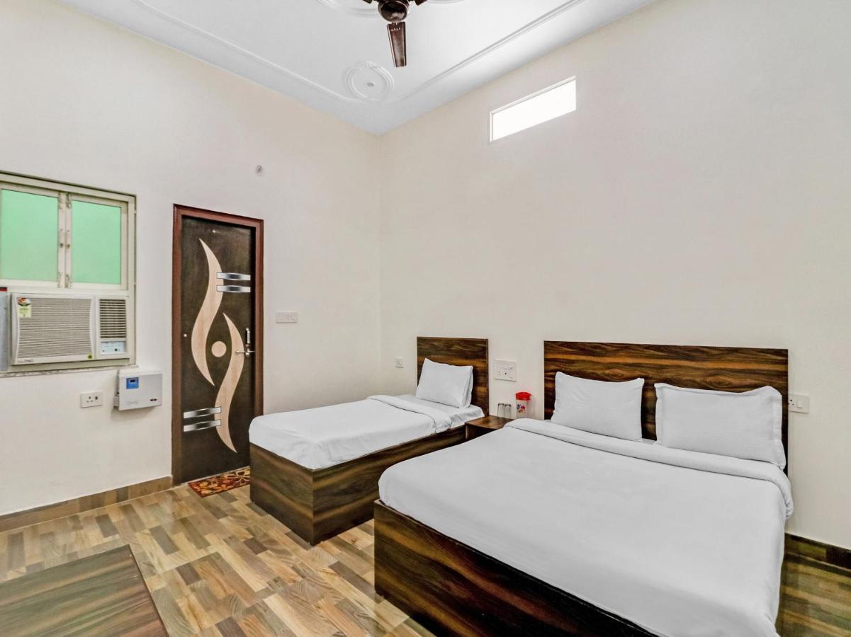 Nv Palace Hotel Vrindavan Luaran gambar