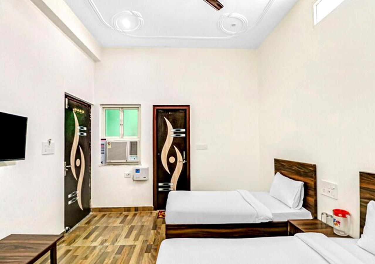 Nv Palace Hotel Vrindavan Luaran gambar